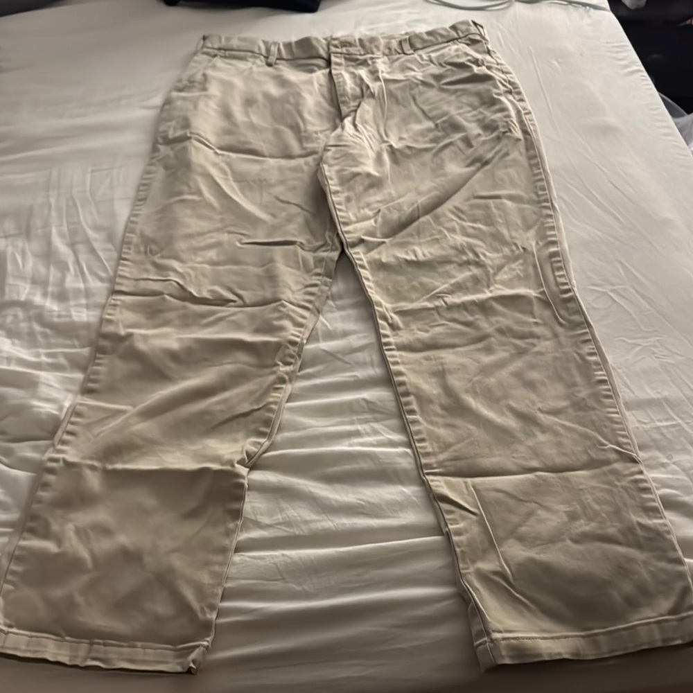 Izod Cream Chinos Relaxed Fit Cotton Blend